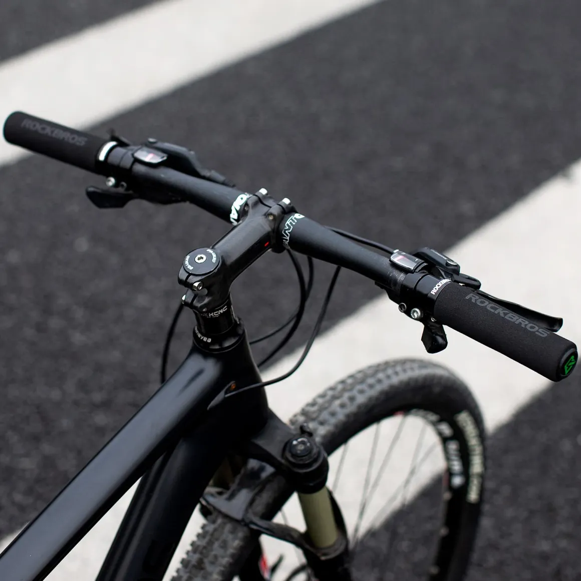 ROCKBROS Bike Grips Foam Single Lock on Bicycle Soft Comfortable Non-Slip Bike Handle Grips